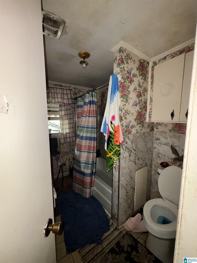 92 Briar Hill Loop, Wetumpka, AL 36092 - bathroom with shower / tub combo with curtain and wallpapered walls