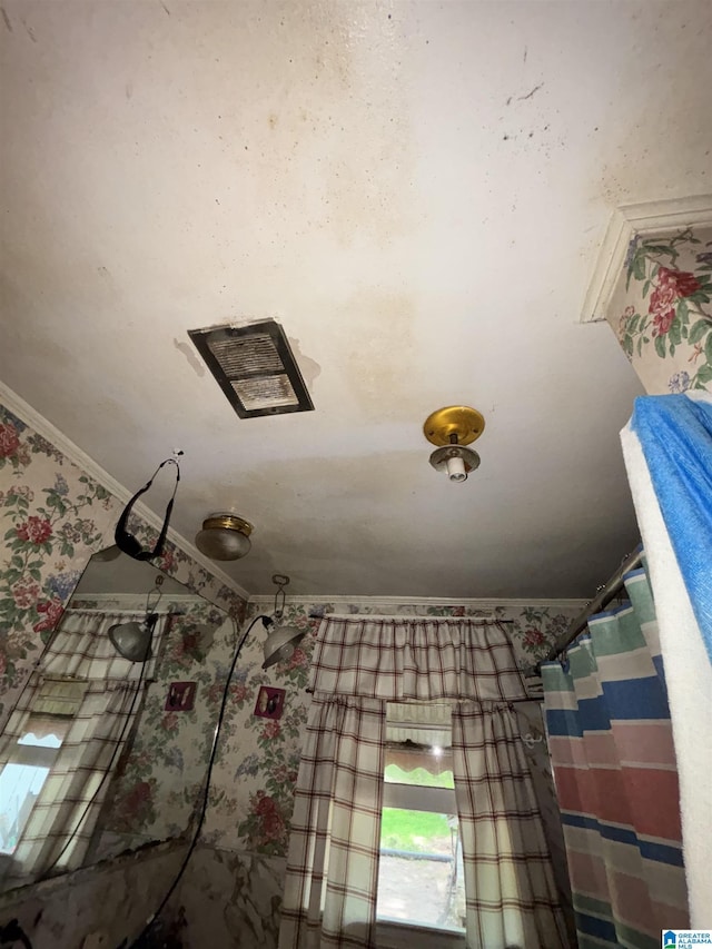 92 Briar Hill Loop, Wetumpka, AL 36092 - detailed view of wallpapered walls and crown molding