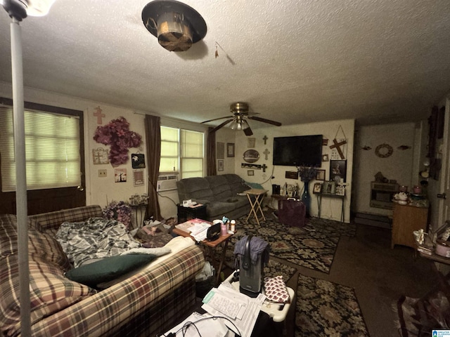 92 Briar Hill Loop, Wetumpka, AL 36092 - living area featuring a textured ceiling and a ceiling fan
