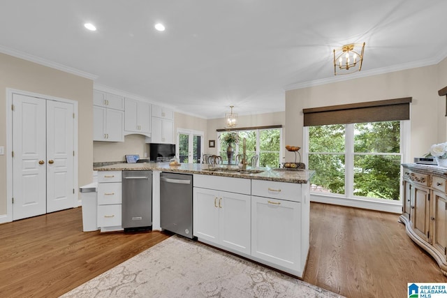 5557 Lakes Edge Dr, Hoover, AL 35242 - kitchen featuring stainless steel dishwasher, a chandelier, light wood-style floors, ornamental molding, and recessed lighting