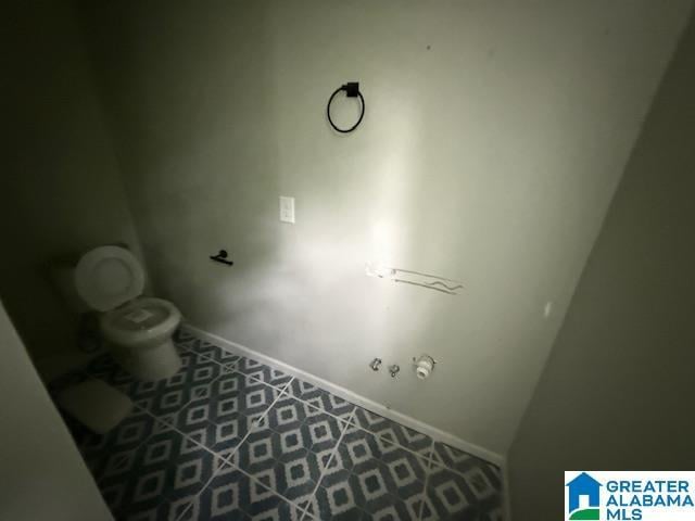 1511 43rd St, Birmingham, AL 35208 - bathroom with toilet and baseboards
