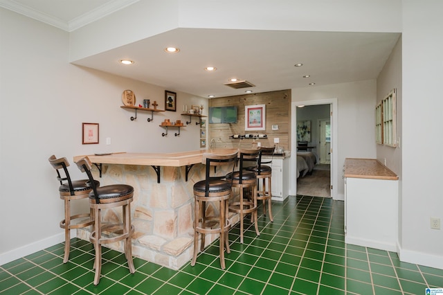 212 Bellbrook Dr, Cropwell, AL 35054 - indoor wet bar featuring recessed lighting, backsplash, and crown molding