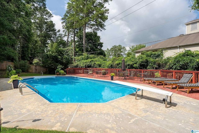 3224 Monte Doro Dr, Hoover, AL 35216 - view of swimming pool featuring a fenced backyard, a patio area, and a diving board