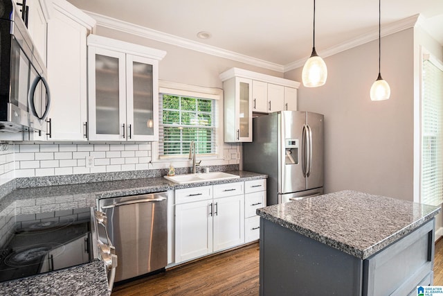 832 Meadow Ridge Ln, Birmingham, AL 35242 - kitchen featuring stainless steel appliances, dark wood finished floors, crown molding, decorative backsplash, and white cabinetry