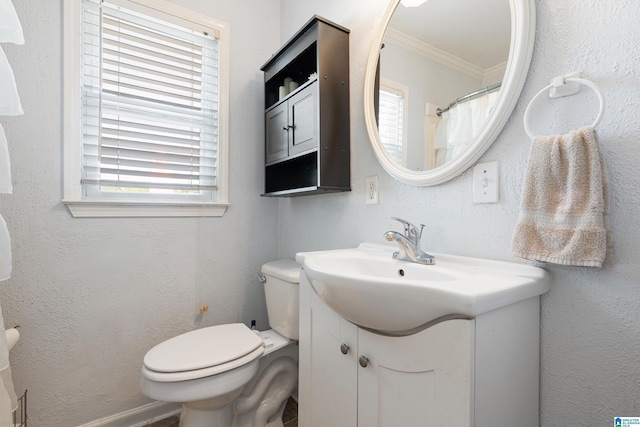 104 Phillips Cir, Columbiana, AL 35051 - full bath with crown molding and vanity