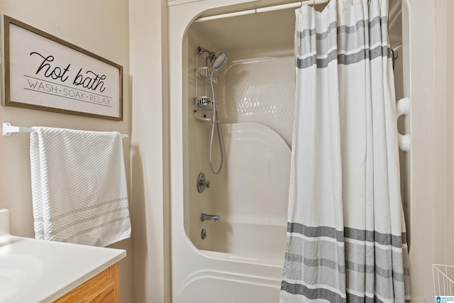 2690 Ingate Pass, Centreville, AL 35042 - full bath featuring shower / tub combo with curtain and vanity