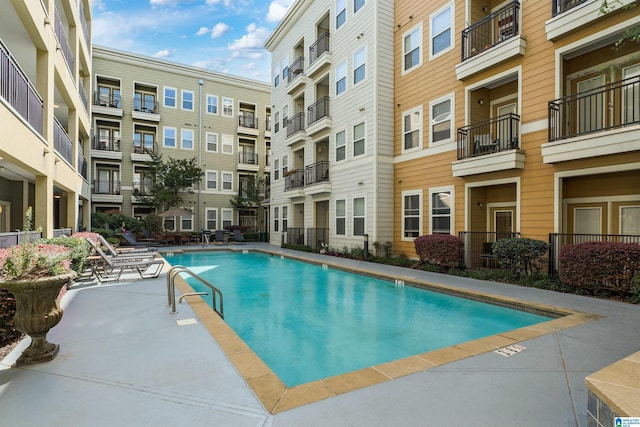 401 20th St S Unit 126, Birmingham, AL 35233 - community pool with a patio