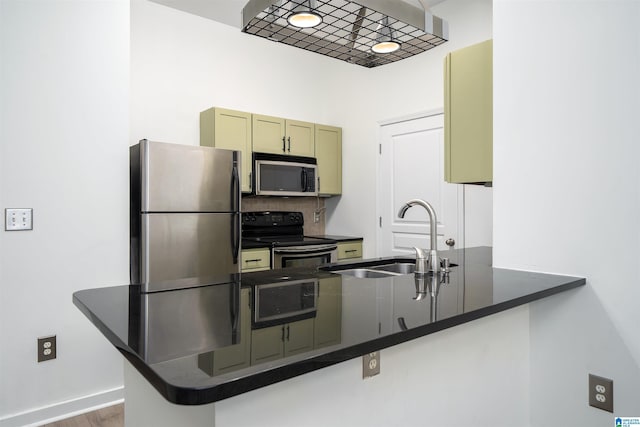 401 20th St S Unit 126, Birmingham, AL 35233 - kitchen featuring stainless steel appliances, dark countertops, tasteful backsplash, and a peninsula