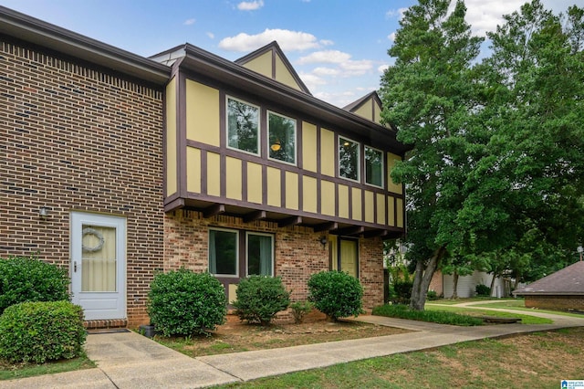 3655 Haven View Cir, Hoover, AL 35216 - tudor home with brick siding