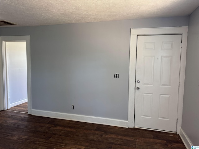 319 Lapsley Ave, Anniston, AL 36207 - spare room featuring dark wood-style floors and a textured ceiling