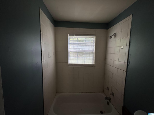 319 Lapsley Ave, Anniston, AL 36207 - full bath featuring shower / washtub combination