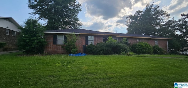 601 Beacon Dr, Fairfield, AL 35064 - ranch-style home featuring brick siding and a front lawn