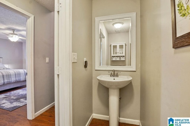 2089 Edenwood Cir, Hueytown, AL 35023 - ensuite bathroom featuring a textured ceiling, a ceiling fan, and wood finished floors