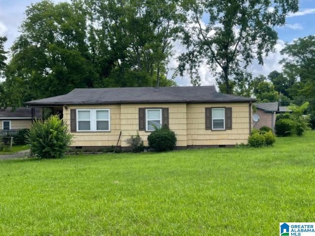 1637 17th St SW, Birmingham, AL 35211 - single story home with crawl space and a front lawn