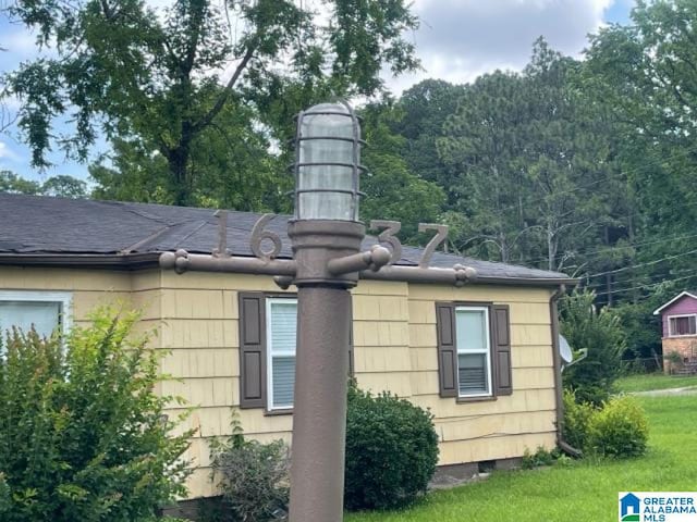 1637 17th St SW, Birmingham, AL 35211 - view of side of property featuring a lawn