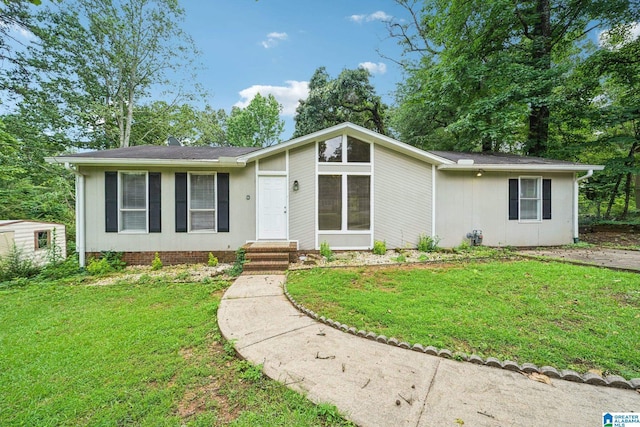 5919 Creekwood Rd, Irondale, AL 35210 - mid-century modern home with a front yard