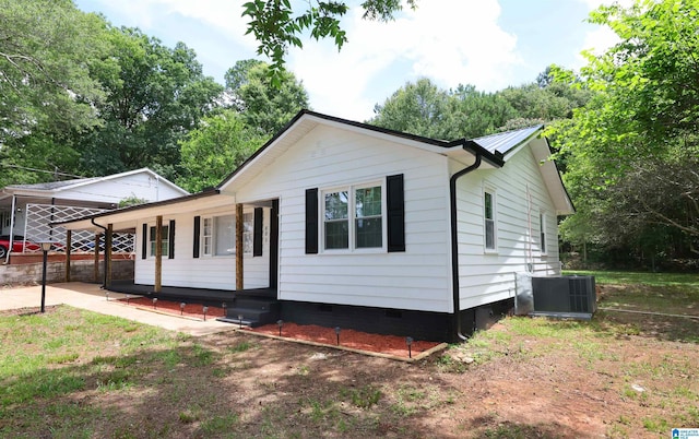 805 Jacksonville St, Weaver, AL 36277 - view of front facade featuring crawl space and a metal roof