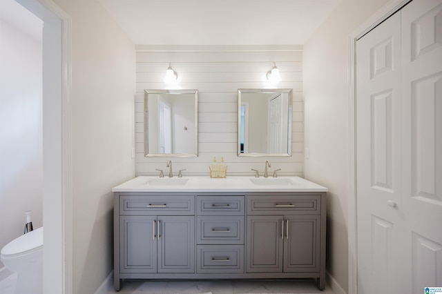 110 Pine Cliff Cir, Hoover, AL 35226 - bathroom with double vanity and toilet