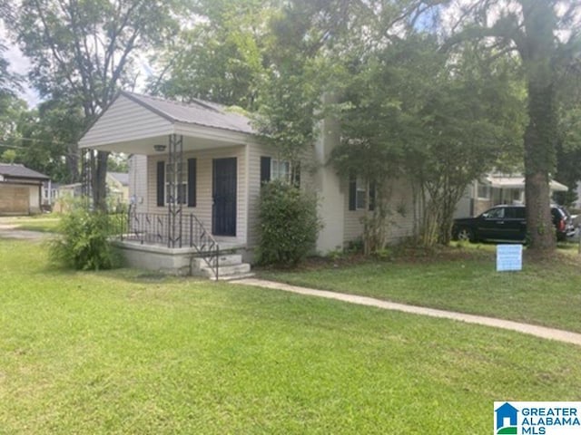 605 39th Pl, Fairfield, AL 35064 - view of front of home featuring a porch and a front lawn