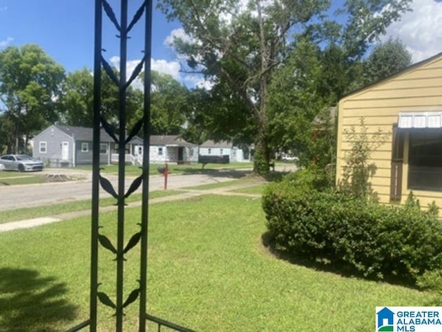 605 39th Pl, Fairfield, AL 35064 - view of grassy yard