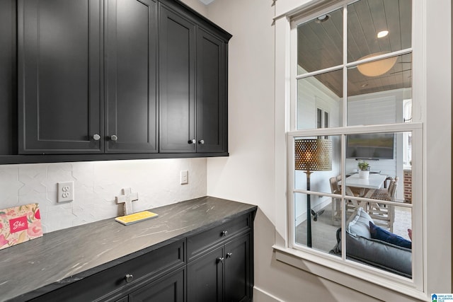 544 Preserve Way, Hoover, AL 35226 - bar featuring backsplash