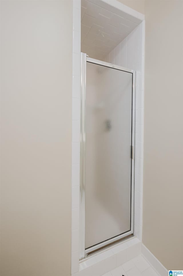 932 Cove Cir, Hoover, AL 35244 - full bathroom featuring a stall shower