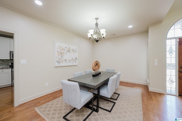 932 Cove Cir, Hoover, AL 35244 - dining area featuring a chandelier, light wood-type flooring, ornamental molding, and recessed lighting