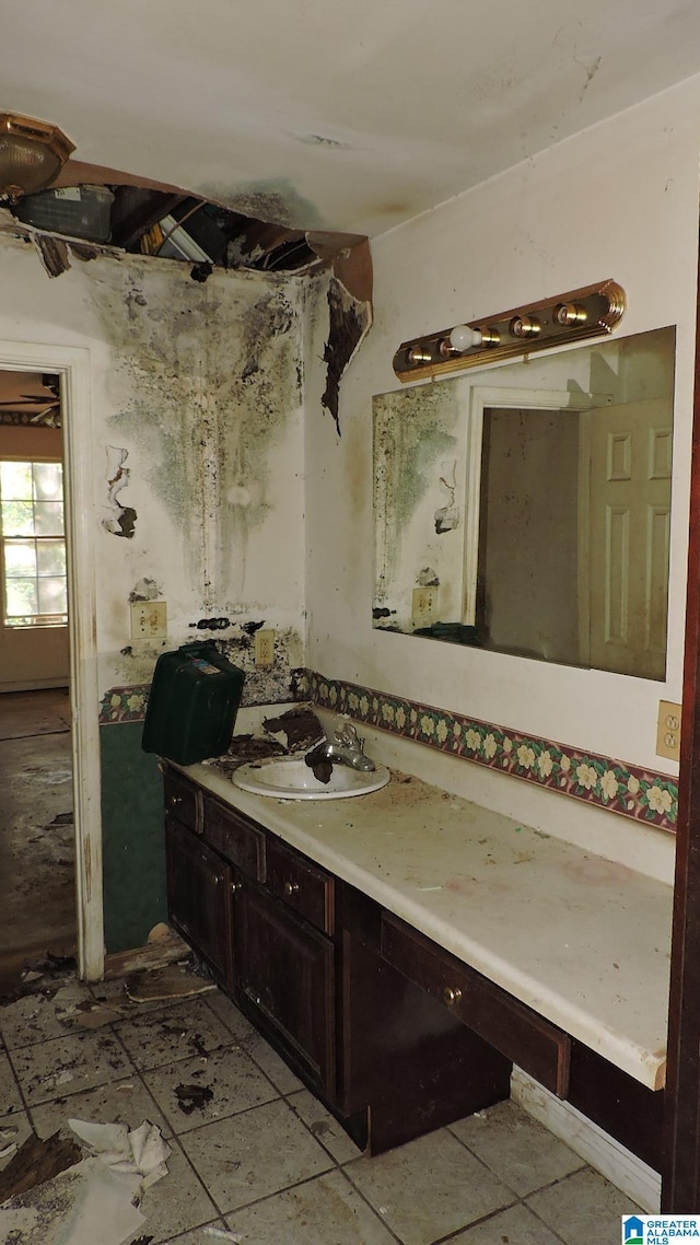 1146 Oakridge Dr, Leeds, AL 35094 - bathroom featuring vanity