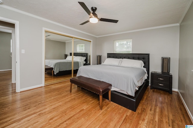 3350 Rosemary Ln, Vestavia Hills, AL 35216 - bedroom with light wood-style floors, a closet, ornamental molding, and a ceiling fan
