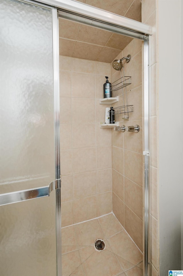 3350 Rosemary Ln, Vestavia Hills, AL 35216 - bathroom with a stall shower