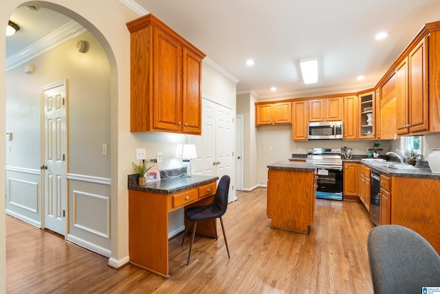 1812 Cross Cir, Hoover, AL 35244 - kitchen with appliances with stainless steel finishes, ornamental molding, dark countertops, light wood-style flooring, and a kitchen island