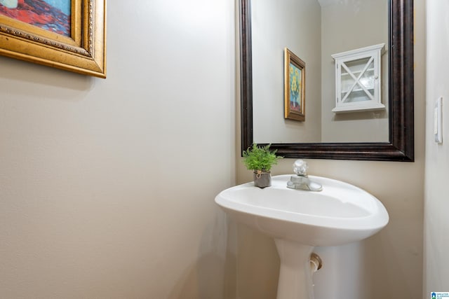1812 Cross Cir, Hoover, AL 35244 - bathroom featuring a sink