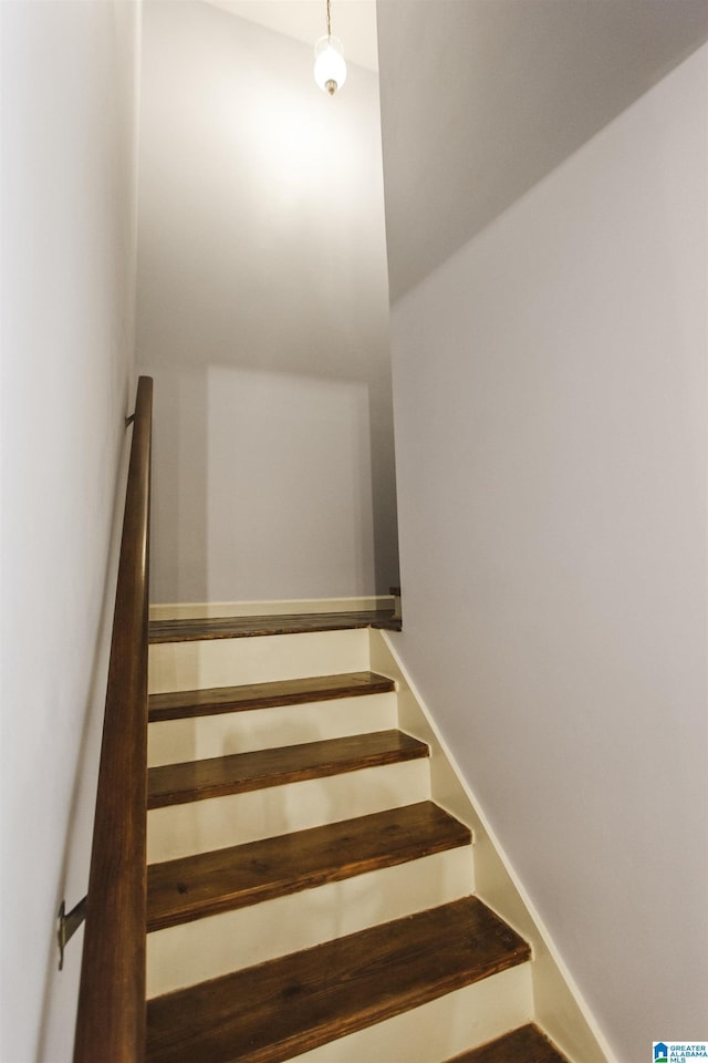1534 Cambridge Pl, Anniston, AL 36207 - view of stairway