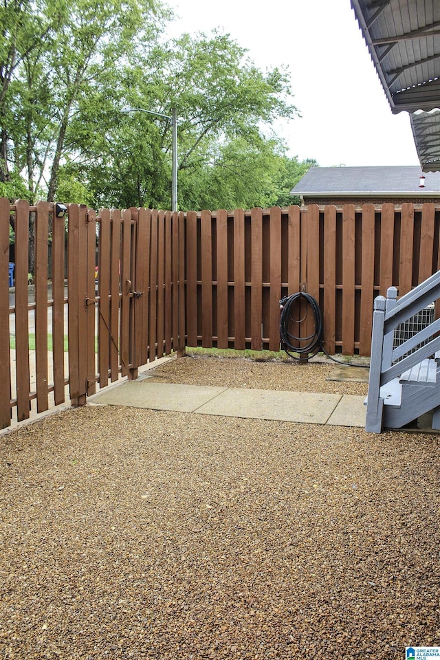 1534 Cambridge Pl, Anniston, AL 36207 - view of yard featuring a gate