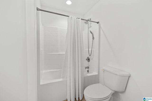 2043 Maplewood Ln, Clanton, AL 35045 - full bath with shower / bathtub combination with curtain and toilet