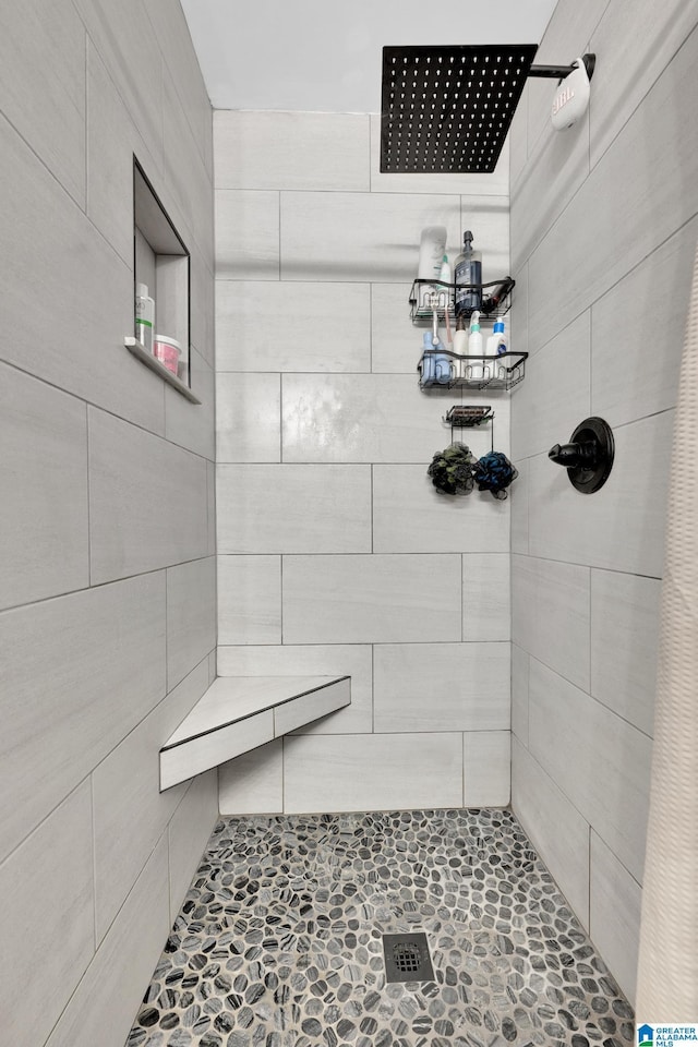 1025 Old Section Rd, Hoover, AL 35244 - bathroom featuring a tile shower