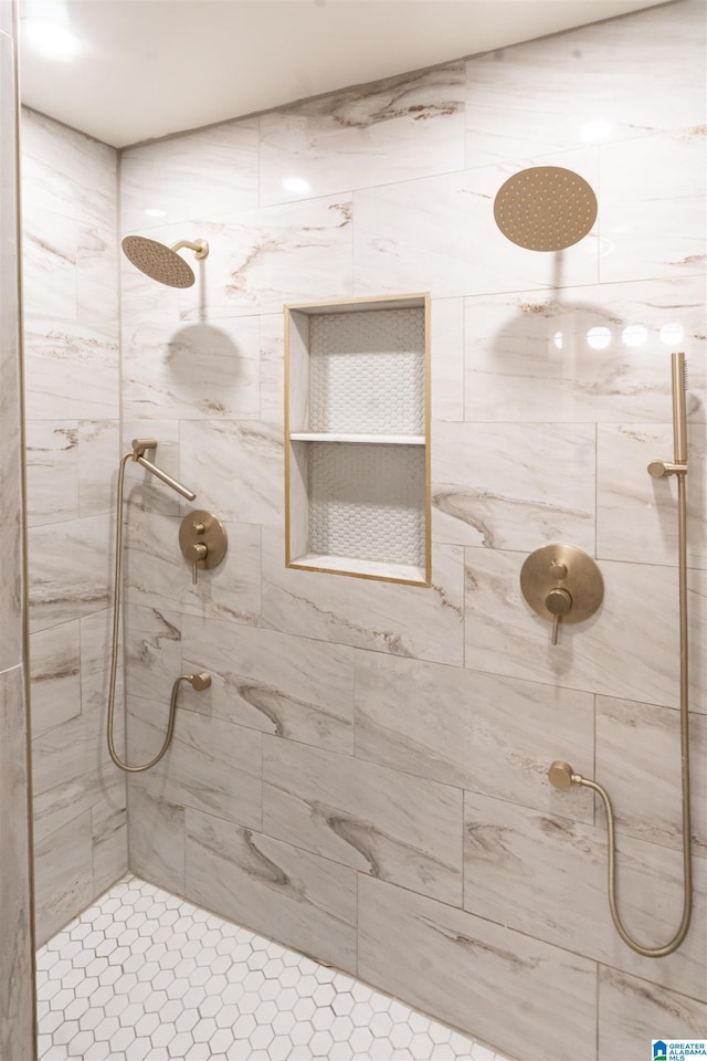 1004 Broken Bow Trl, Alabaster, AL 35007 - full bath with tiled shower