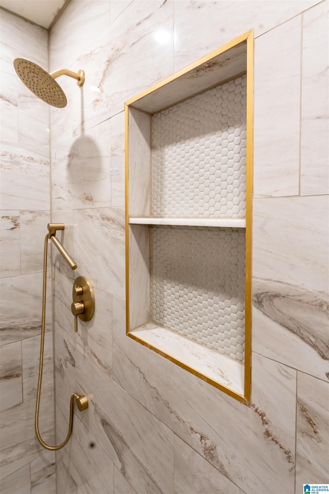 1004 Broken Bow Trl, Alabaster, AL 35007 - bathroom with tiled shower