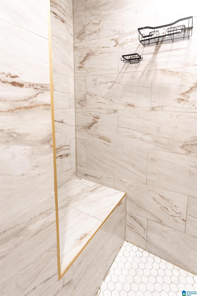 1004 Broken Bow Trl, Alabaster, AL 35007 - bathroom featuring tiled shower