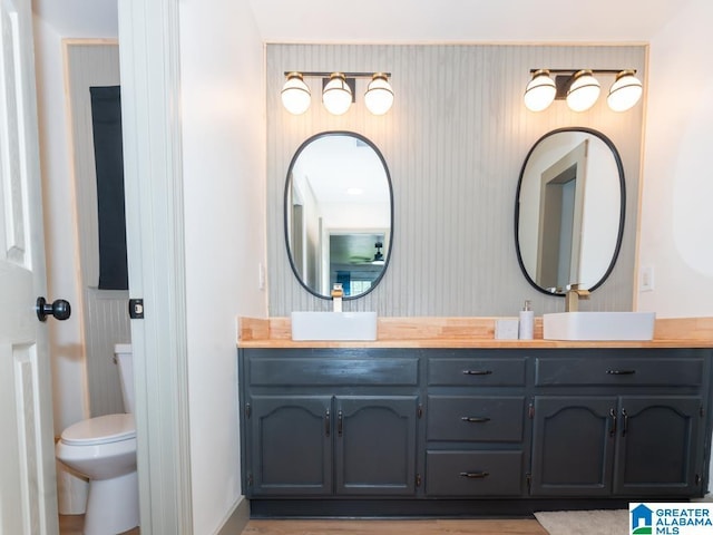 1004 Broken Bow Trl, Alabaster, AL 35007 - full bath featuring double vanity and toilet