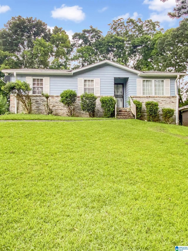 1545 Carol Cir, Midfield, AL 35228 - view of front of property featuring a front lawn