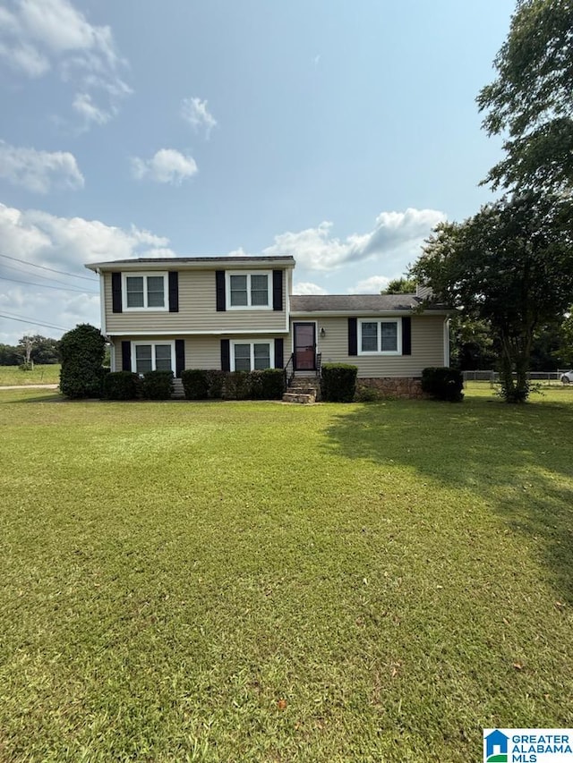1500 Rockview Cir, Weaver, AL 36277 - view of front facade with a front lawn