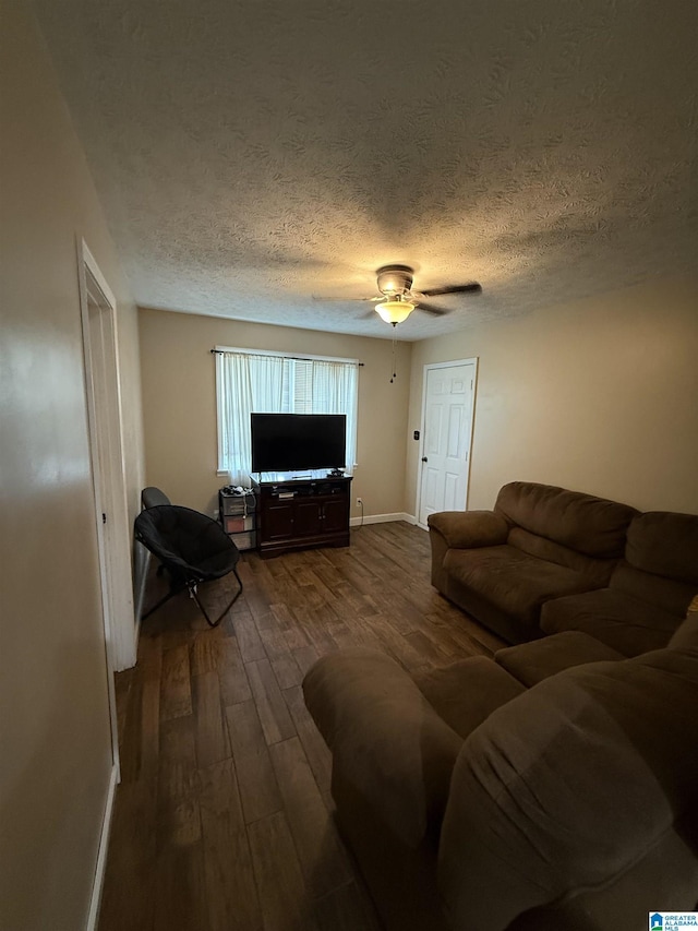 1500 Rockview Cir, Weaver, AL 36277 - living area featuring wood finished floors, a textured ceiling, and ceiling fan