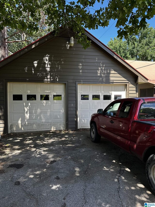 76 Goggins Dr, Montevallo, AL 35115 - garage with asphalt driveway