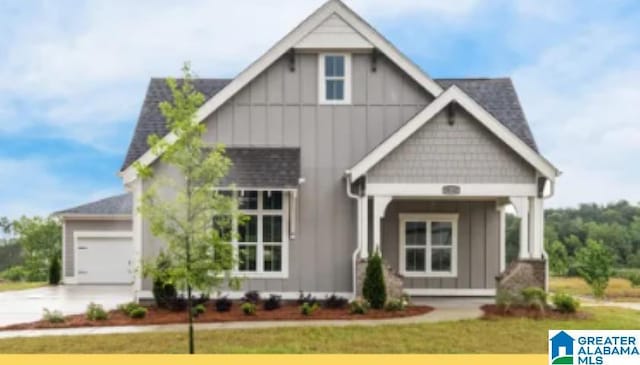 1234 Simms Rdg, Pelham, AL 35124 - craftsman-style house featuring board and batten siding, a front yard, and a shingled roof