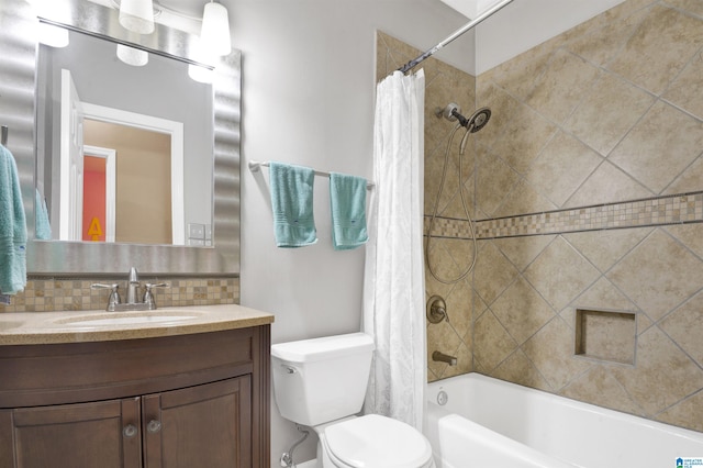4033 Saddle Run Cir, Pelham, AL 35124 - bathroom with vanity, shower / bath combo with shower curtain, and backsplash
