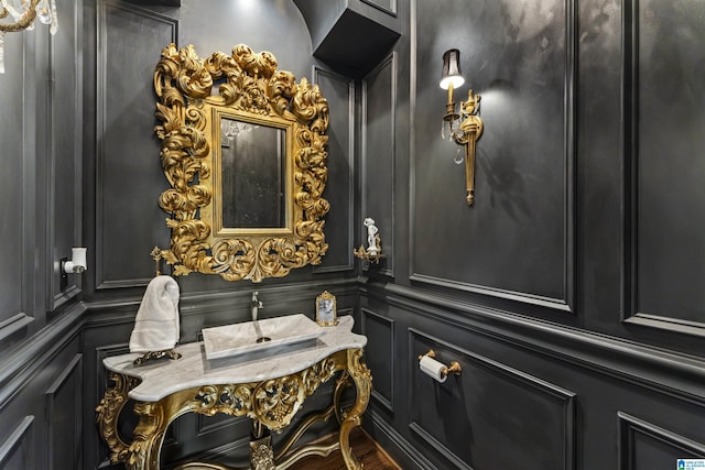 5615 Canongate Ln, Hoover, AL 35242 - bathroom with a decorative wall