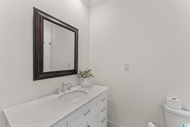 5615 Canongate Ln, Hoover, AL 35242 - half bathroom featuring toilet and vanity