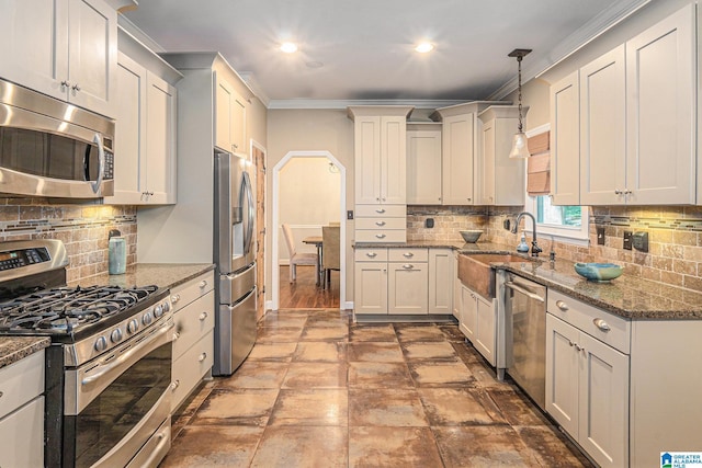 1813 Southpointe Cir, Hoover, AL 35244 - kitchen featuring appliances with stainless steel finishes, tasteful backsplash, recessed lighting, stone counters, and decorative light fixtures