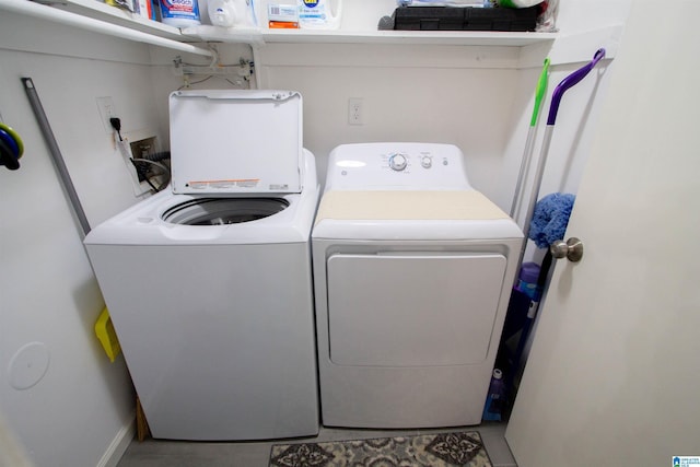 1822 Oakleaf Ln, Center Point, AL 35215 - laundry room featuring separate washer and dryer and baseboards